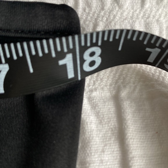 Columbia Sportswear Freezer III black dress. Perfect for days by the water. M🖤 - Picture 12 of 15